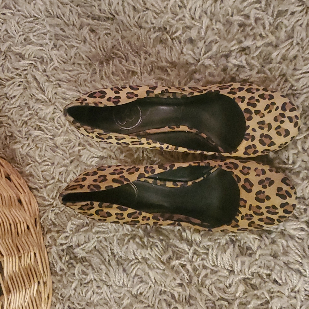 Jessica Simpson Cheetah print pumps size 8B
